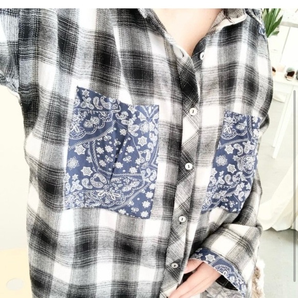 POL Buffalo Bandana Oversized Button Down - Picture 2 of 8